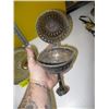 Image 2 : SILVER HINGED LID CONTAINER & PLATE