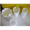 Image 2 : 4 WHITE GLASS VASES