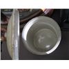 Image 2 : MEDALTA 4 GALLON CROCK WITH 6 GALLON LID