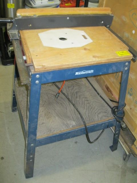 ROUTER TABLE WITH BLACK & DECKER ROUTER