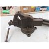 Image 2 : 2 Vice 1) Mfg Reed 1) Leg Vice