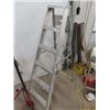 Image 3 : (E) Alum Step Ladder & Wheel Dolly