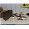 Image 1 : 6 Leg Traps & Beaver Skull, & Ammo Box No Lid