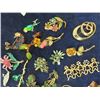 Image 2 : 24 Brooches - Mostly Retro