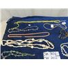 Image 2 : 20 Necklaces, Beaded or Pearl- Retro & Modern