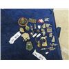 Image 1 : 24 Brooches- Various