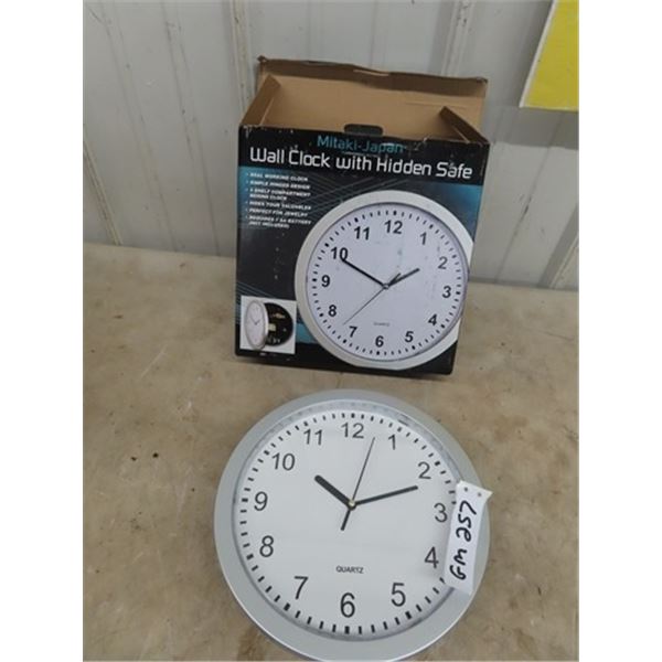 New Quartz Wall Clock w Built In Hidden Safe 10 " Rd