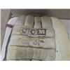 Image 2 : CCM 27" Goalie Pads, Bauer Helmet