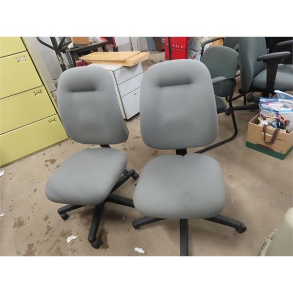 2 Swivel Office Chairs