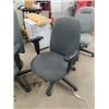 Image 2 : 2 Swivel Office Chairs