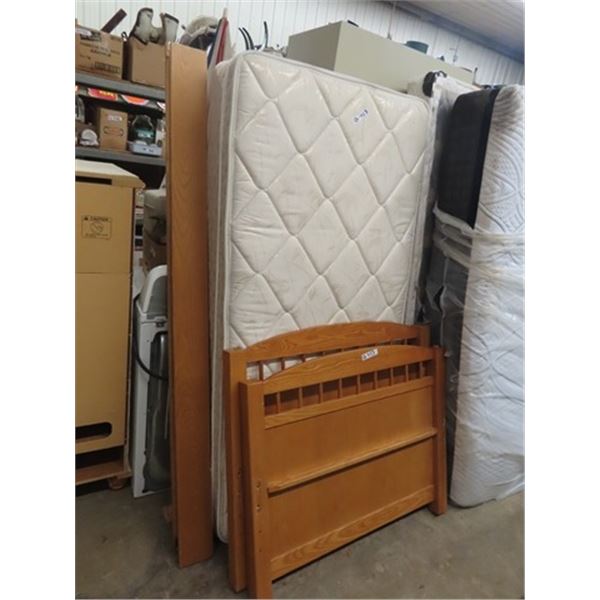 Single Oak Bed w Mattress