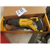 Image 2 : De Walt Reciprocating Saw, 4 Magnetic Hazard Reflectors