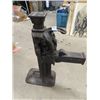 Image 2 : (J) Duff 15 Ton Building Jack