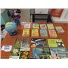Image 1 : (J) 15 Vitnage Books, Walt Disney, Warner, Booke Bond Albums, Globe Bank, Superman Bubblebath Contai