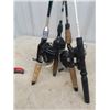 Image 2 : 5 Fishing Rods & Reels, & Fishing Net & Tackle Box w a Few Hooks