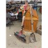 Image 1 : 7 Yard Tools -2 Snow Shovels, Spade, Shovel 3 Rakes