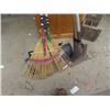 Image 3 : 7 Yard Tools -2 Snow Shovels, Spade, Shovel 3 Rakes