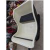 Image 3 : Fiberglass Snowmobile Sleigh - Very Nice Condition