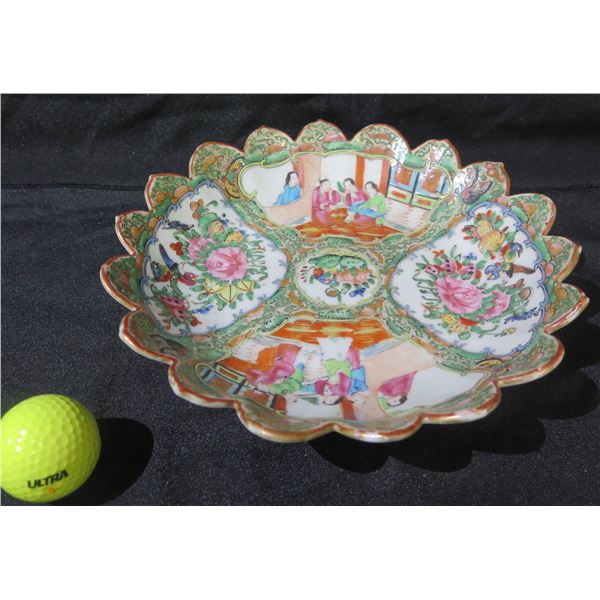 Chinese Famille Rose Plate w/ Scalloped Edges 719/31, 10" Dia, 2"H