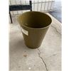 Image 1 : Garbage can