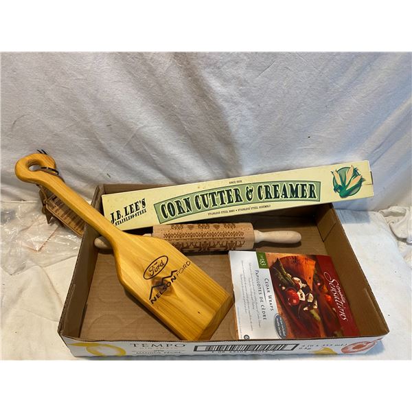 Assorted kitchen items