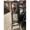 Image 1 : Standing mirror