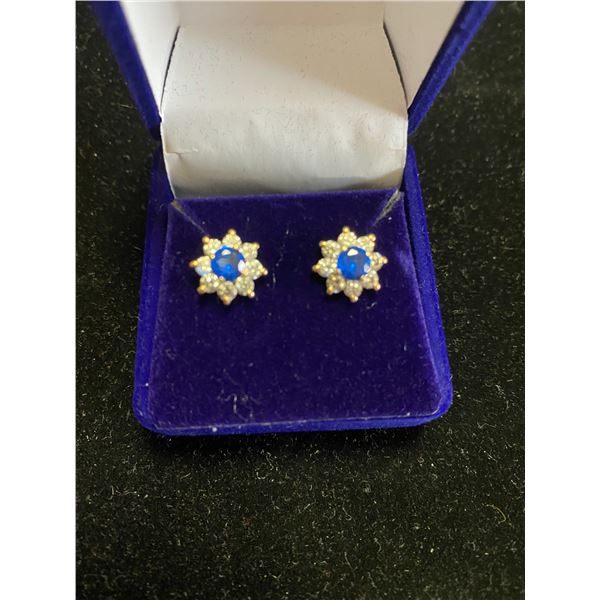 14 lK blue Sapphire solitary earrings 2.9 grams