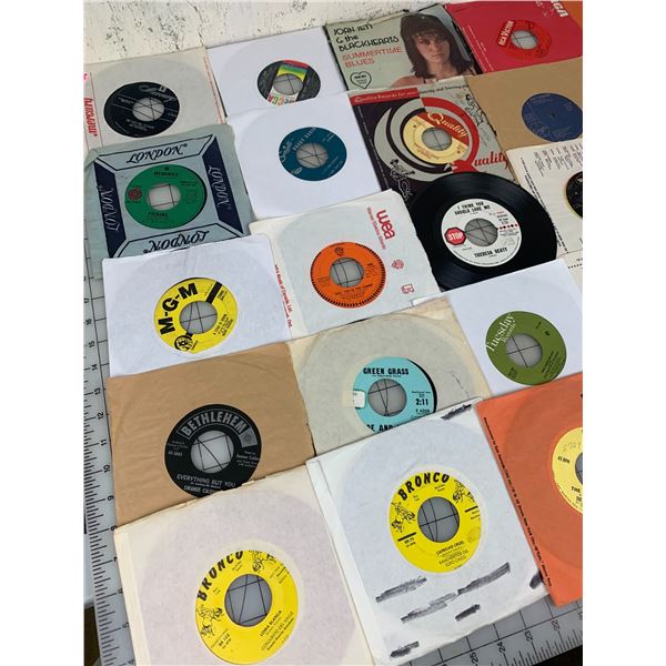 LOT OF 25 45 RPM RECORDS JOAN JETT MONKEES GRAND FUNK RAILROAD AND MORE