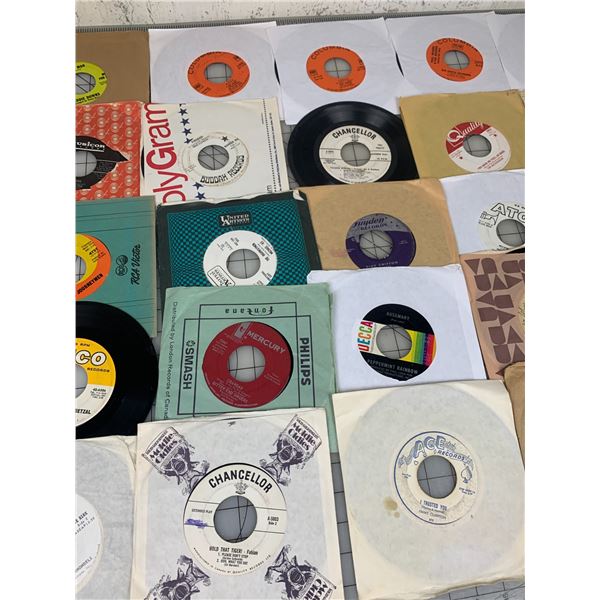 LOT OF 25 45 RPM RECORDS BEACH BOYS PAUL REVERE THE HIGHWAY MEN AND MORE