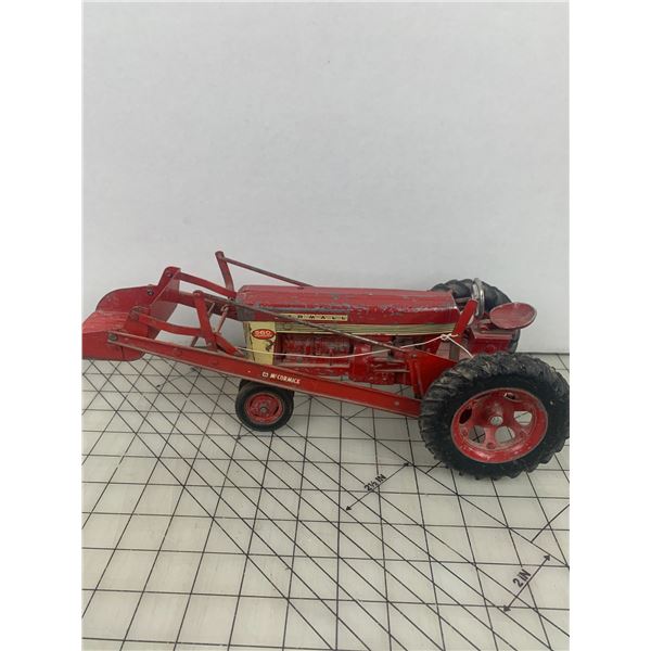 VINTAGE IH FARMALL MCCORMICK TOY TRACTOR