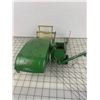 Image 4 : VINTAGE JOHN DEER PULL BEHIND COMBINE TOY