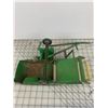 Image 5 : VINTAGE JOHN DEER PULL BEHIND COMBINE TOY