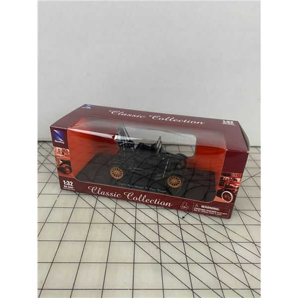 CLASSIC COLLECTION DIE-CAST 1923 FORD MODEL T TOW TRUCK 1:32 SCALE MODEL