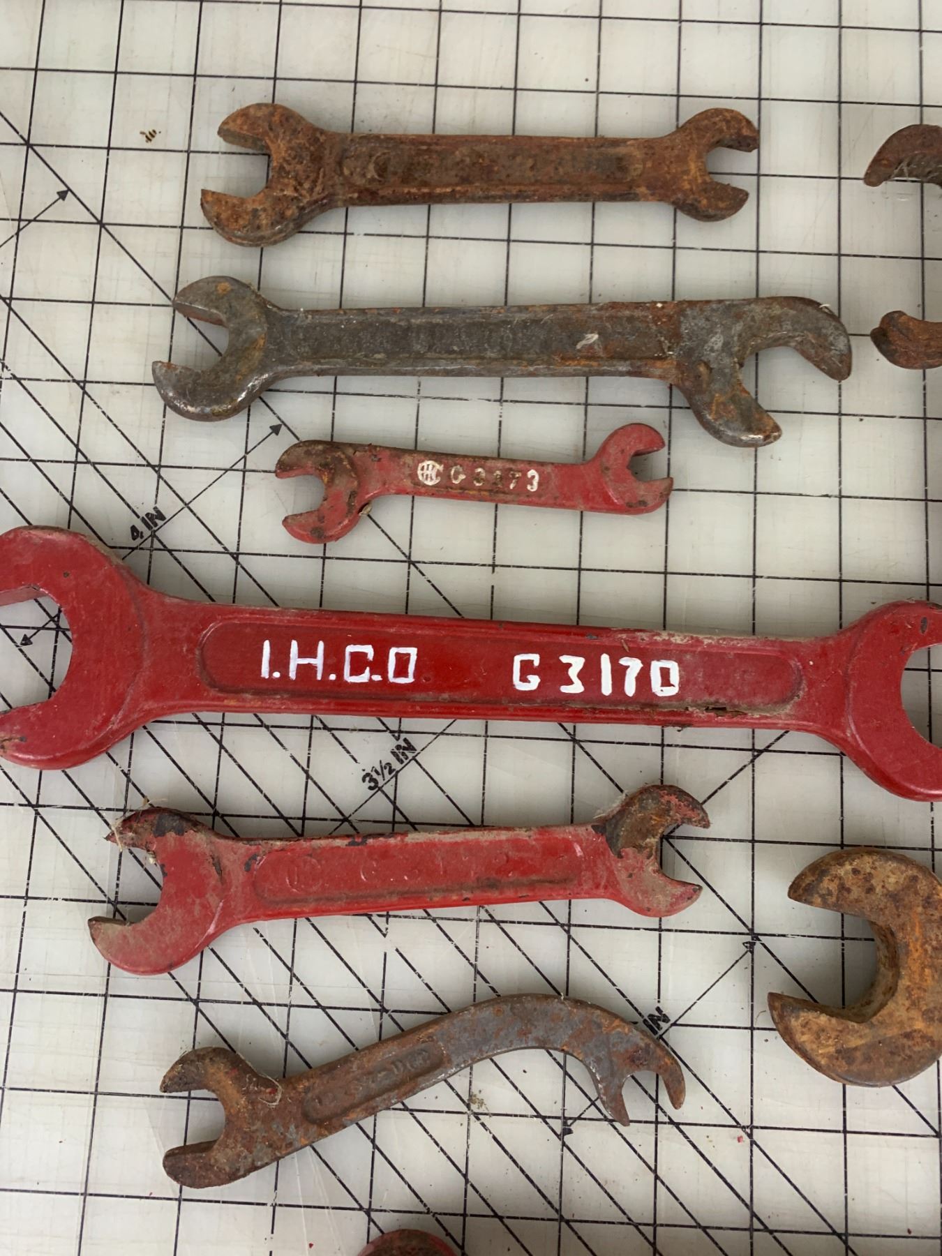 ANTIQUE IHC INTERNATIONAL HARVESTER TOOLS