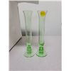 Image 2 : 2 Uranium / vaseline bud vases