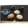 Image 1 : Porcelain Eggs & Enamel Pot, etc.