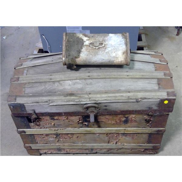 Rustic Trunk w/ Clark Warmer