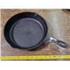 Image 1 : 10.5" inch Lodge cast iron pan