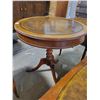 Image 3 : 4 Wood and Leather Tables - 2 End Tables / Coffee Table / Table