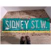 Image 2 : street sign Sidney St W