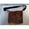 Image 2 : 295. Shoulder bag, quilted and beaded moosehide, suede, lined with cotton