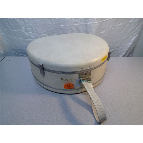 365. Samsonite 1960’s Silhouette Travel case, Style 1540, with key, pink interior, good condition