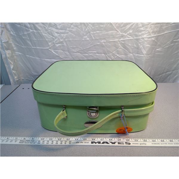 367. Joy& Jake green travel case with assorted vintage linens