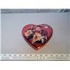 Image 1 : 383. Lot of Elvis Collector cards (25) in heart-shaped tin