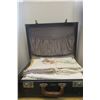 Image 1 : Suitcase of linens