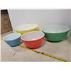 Image 2 : 4 Pyrex bowls