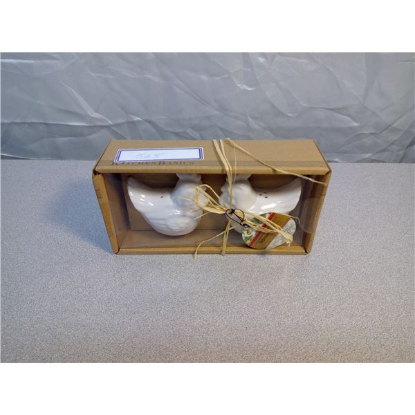 Kitchen Basics Rooster Salt & Pepper Shakers, Unopened