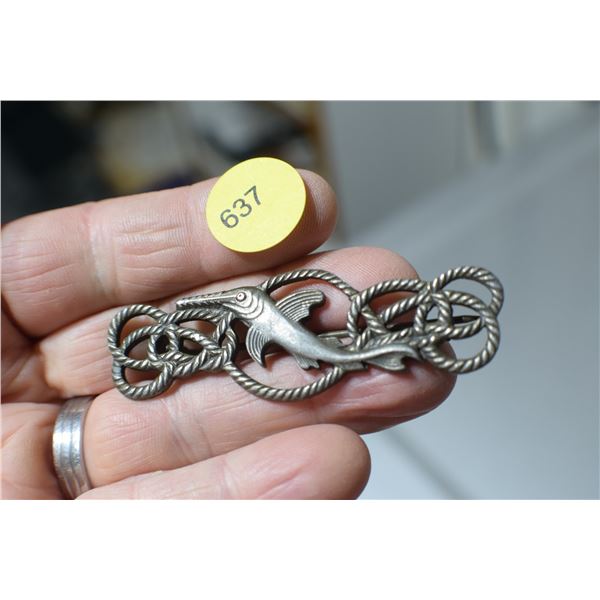 Strange Military Pin ?