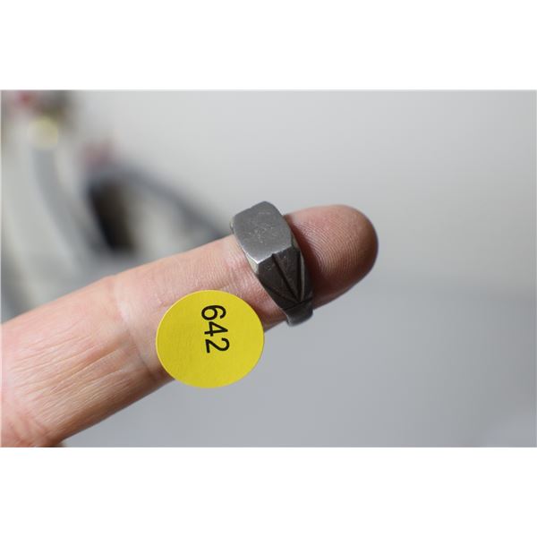 Antique Men's Ring - unsigned