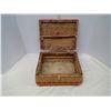 Image 2 : 15 Great Country Artists" Vynal, Comes in Anne Murray Case, Small Wicker Chest